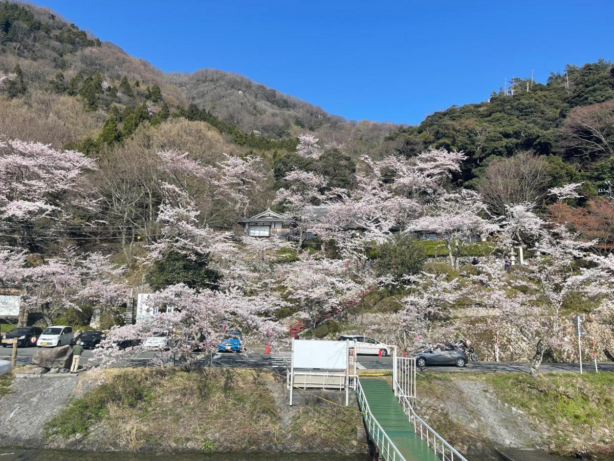 Biwa Guesthouse: Lakeside Getaway With Bbq And Free Bikes Holiday home Takashima